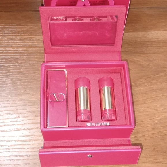 Valentino Rosso Lipstick Set in Red and Gold - Picture 3 of 7